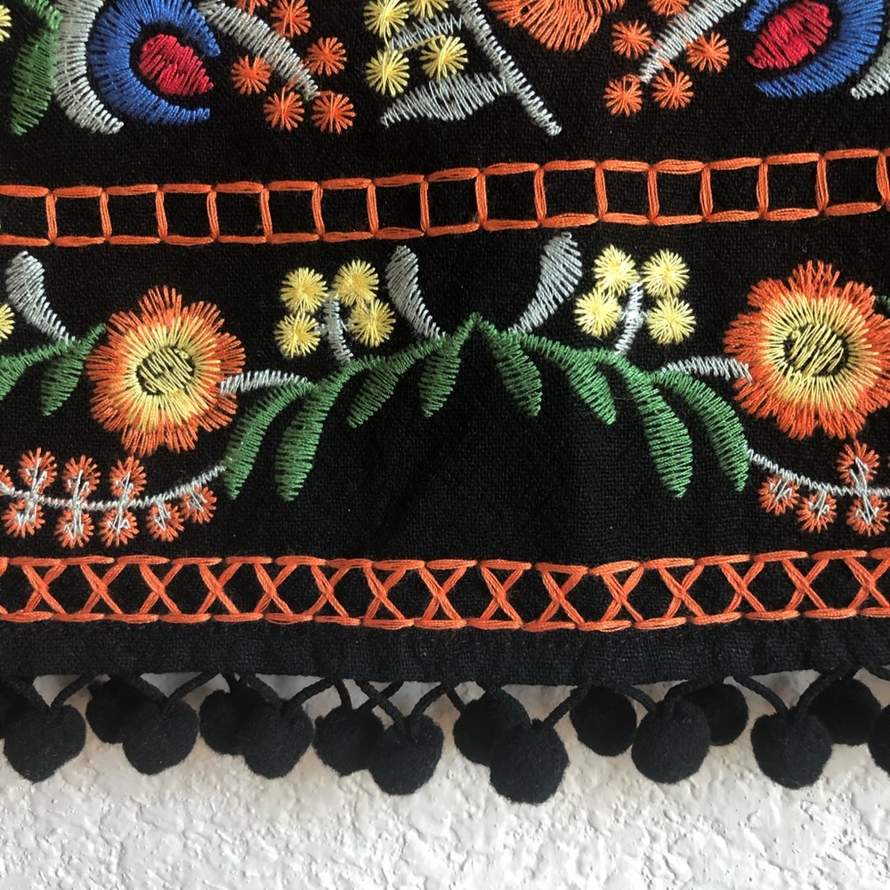 Sold Umgee Boutique embroidery skirt Size Large - Picture 6 of 12